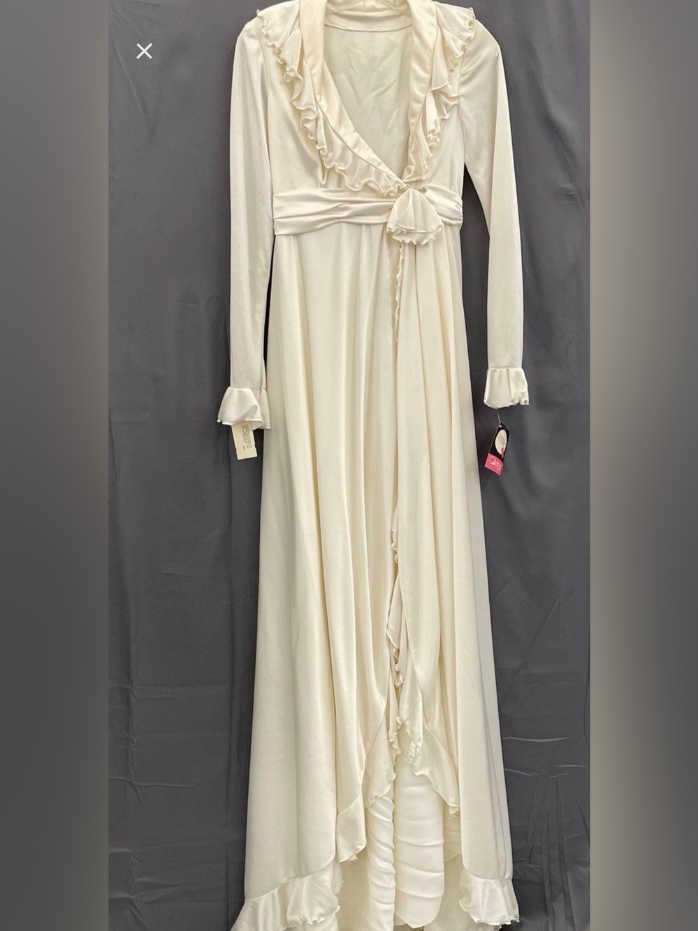 Elegant Ivory Long Robe with Beautiful Feminine Detailing, Size 9/10